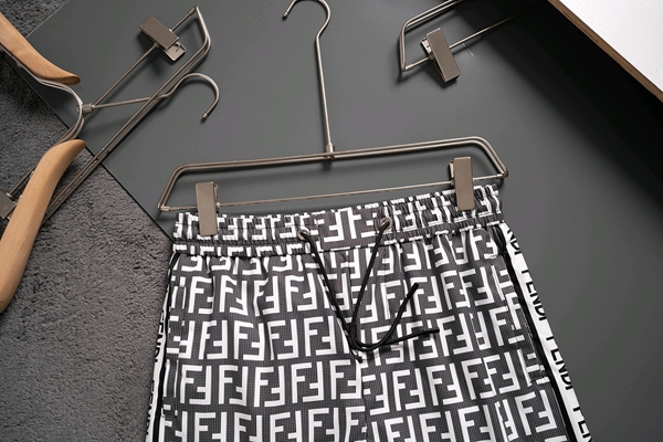 ブランドハーフパンツ側面デザイン